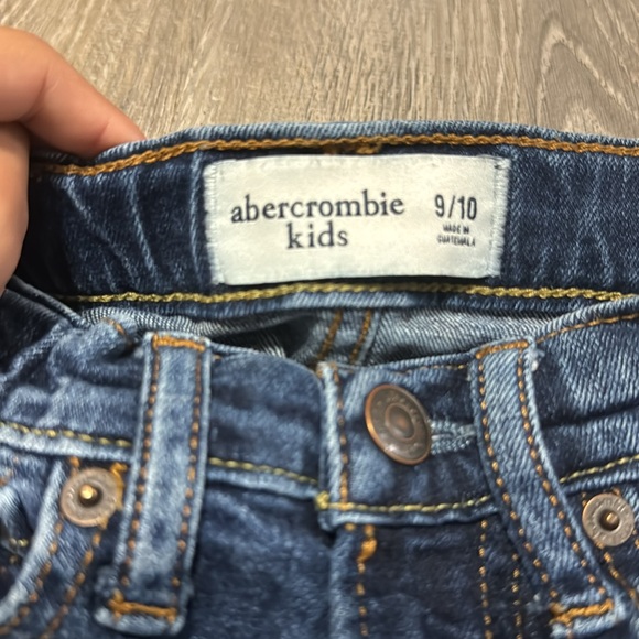 Boys Abercrombie shorts - Picture 2 of 2